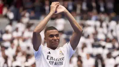 Mbappé é liberado para jogar contra o Getafe após lesão
