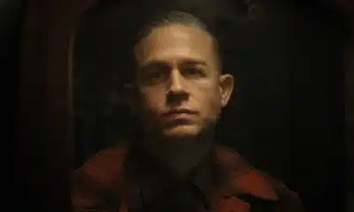 Charlie Hunnam se impressiona com a história de Ed Gein, serial killer condenado a crimes