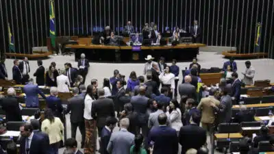 PT e aliados de Bolsonaro se unem contra PL da Anistia após 8 de Janeiro
