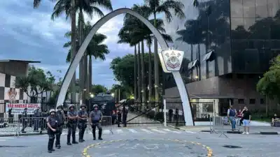 Romeu Tuma Júnior finaliza relatório da reforma do estatuto do Corinthians Romeu Tuma Júnior finaliza relatório da reforma do estatuto do Corinthians