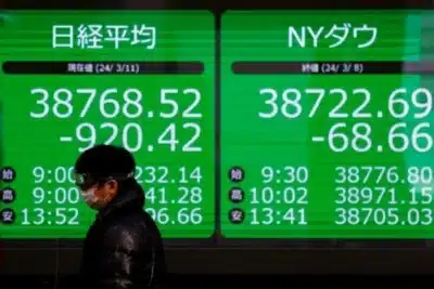 Japão: Ações em Tóquio sobem 5% com impacto do PLD e iene reage