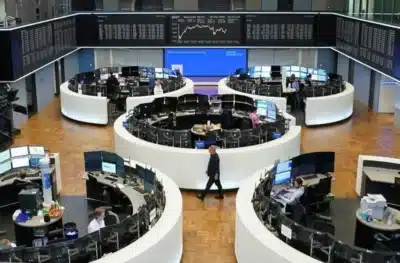 Paris lidera perdas na Europa após renúncia do premiê Macron. Trump em sexto dia e investidores atentos