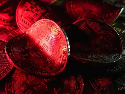 China e EUA: Tensões causam R$ 100 bilhões em liquidação histórica de criptomoedas China e EUA: Tensões causam R$ 100 bilhões em liquidação histórica de criptomoedas